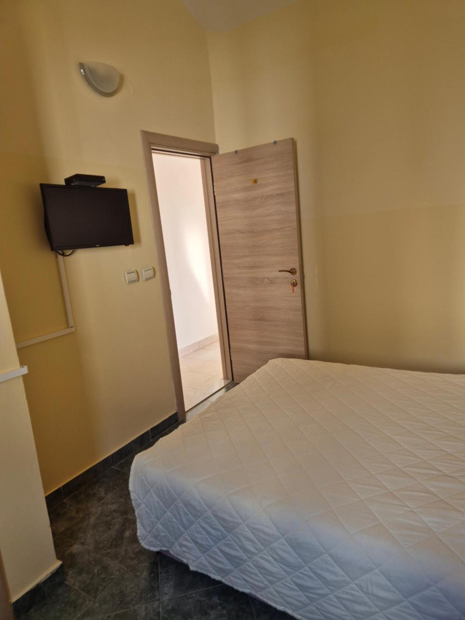 Mali Milocer Bay Accommodation سفيتي ستيفان الغرفة الصورة