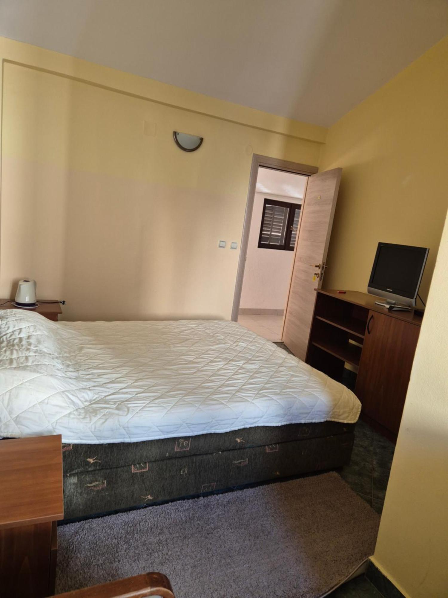 Mali Milocer Bay Accommodation سفيتي ستيفان الغرفة الصورة