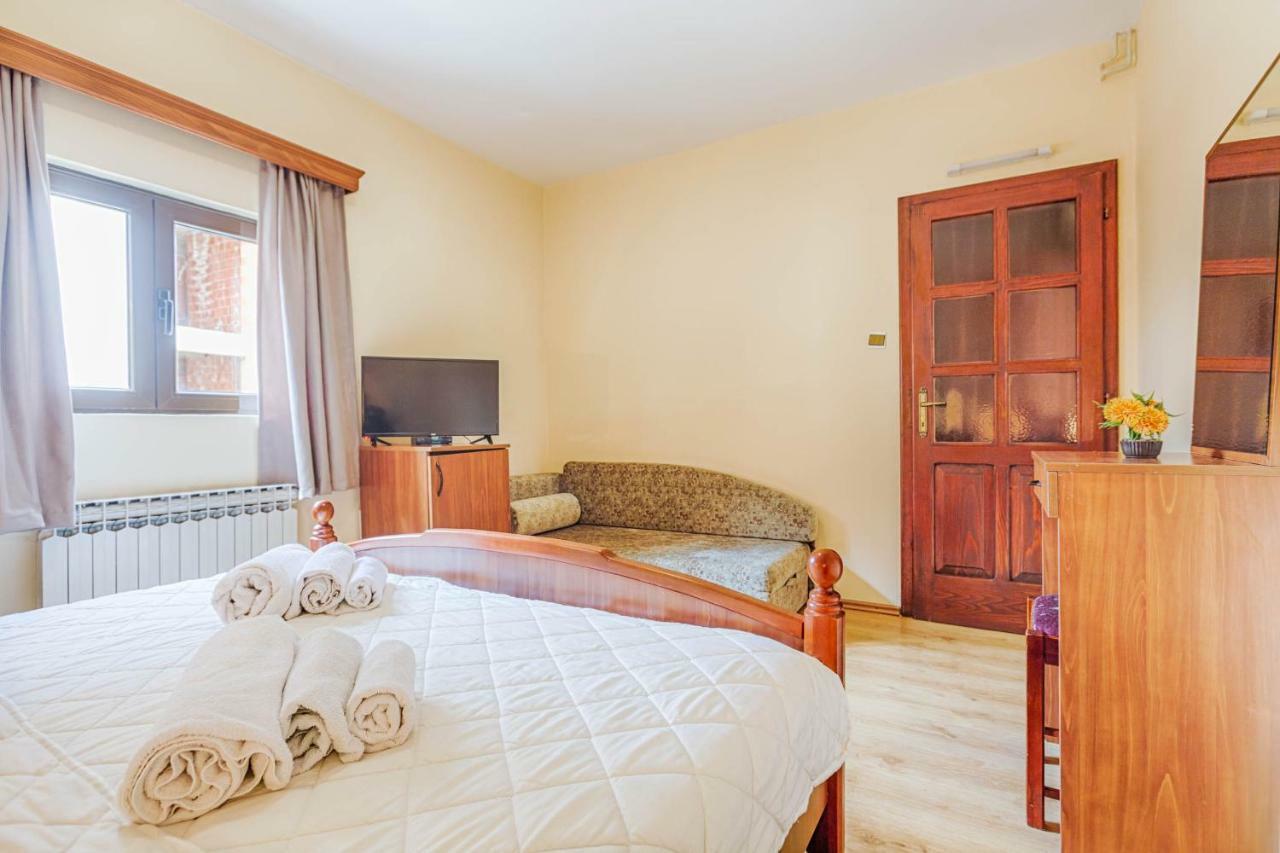Mali Milocer Bay Accommodation سفيتي ستيفان المظهر الخارجي الصورة