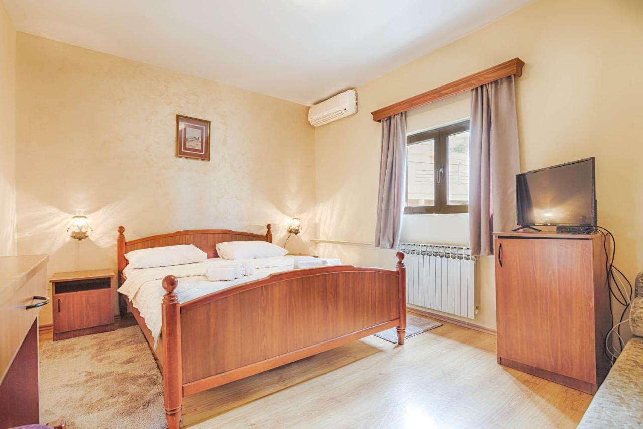 Mali Milocer Bay Accommodation سفيتي ستيفان المظهر الخارجي الصورة