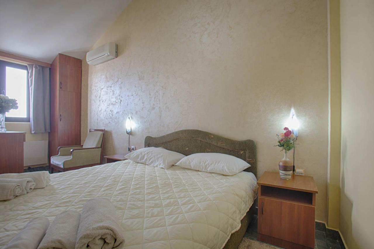 Mali Milocer Bay Accommodation سفيتي ستيفان المظهر الخارجي الصورة